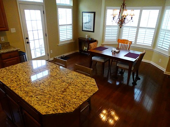 3rd image of 3913 Fish Pond Ln