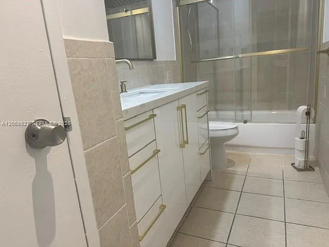 5401 Collins Ave #230 — Photo 40