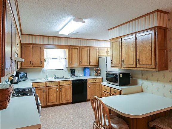 5th image of 402 Parkway Ln