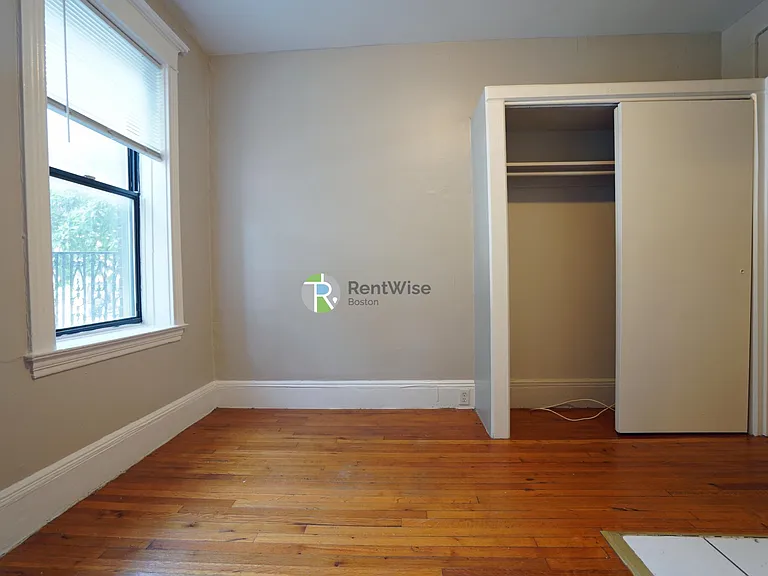 50 Park Vale Ave #18 — Photo 5