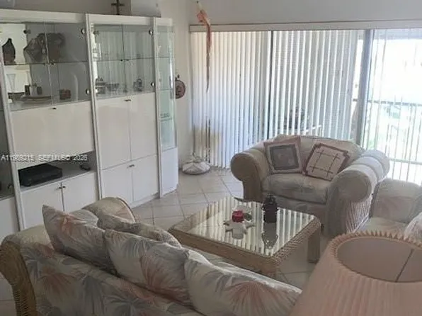 303 Racquet Club Rd APT 206, Weston, FL 33326