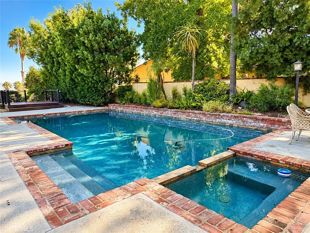 3 bed, 2000 sqft, $4,990 — Photo 1