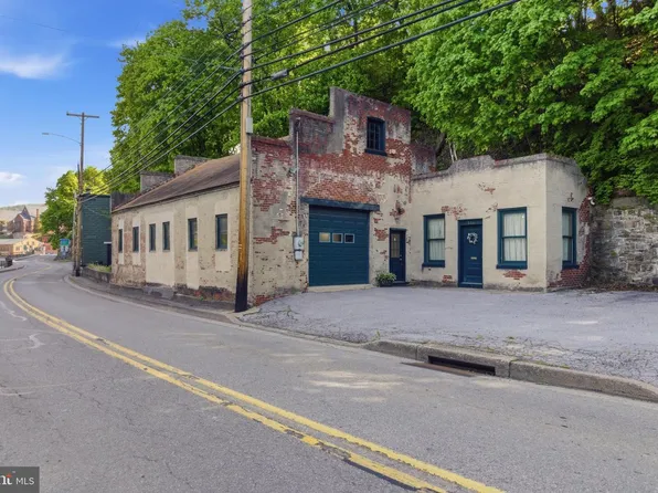 146 S Water St, Bellefonte, PA 16823