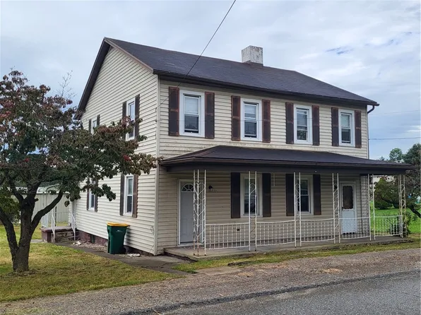 77 Station St, Loyalhanna, PA 15661