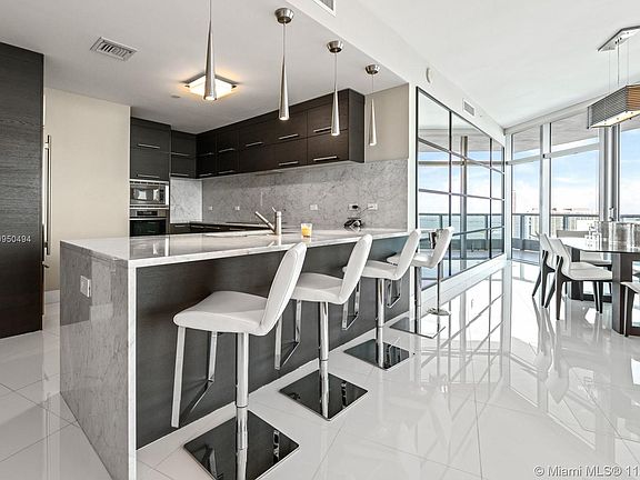 2nd image of 900 Biscayne Blvd APT 3806