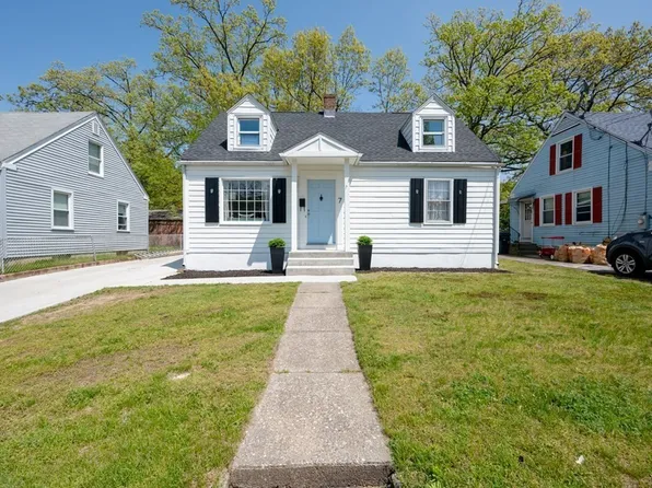 7 Schley St, Springfield, MA 01109