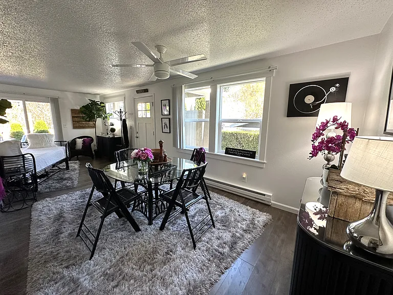 842 Phoenix St NE — Photo 6