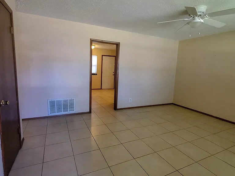 2429 N Market Ave #1/2 — Photo 1