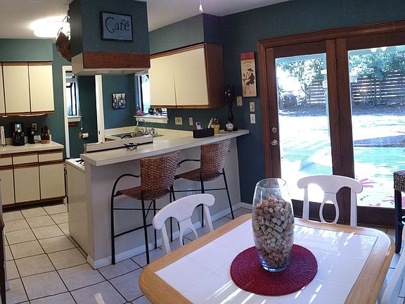 Kitchen & Breakfast Nook
