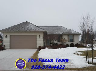 W6178 Rock Island Dr, Greenville, WI 54942