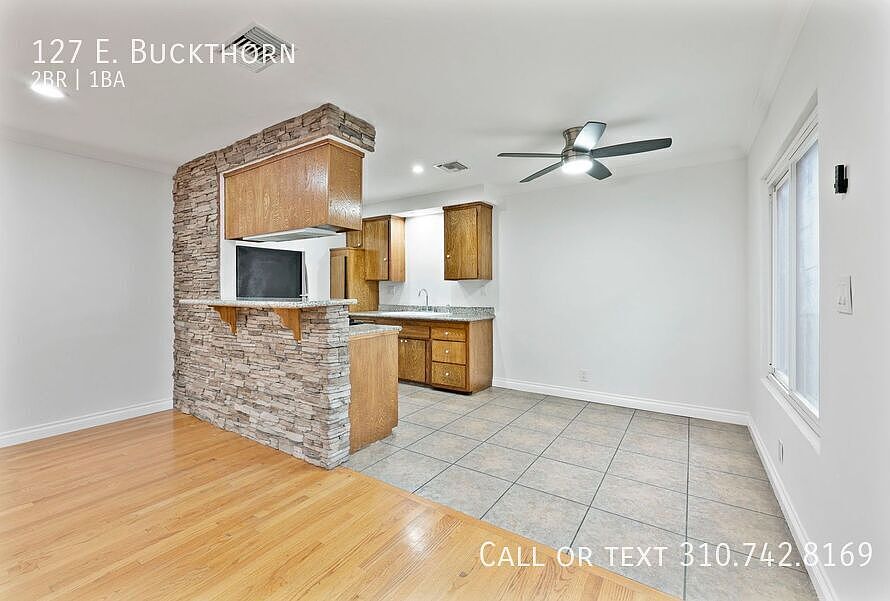 1st image of 127 E Buckthorn St