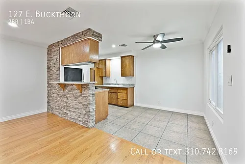 127 E Buckthorn St Photo 1