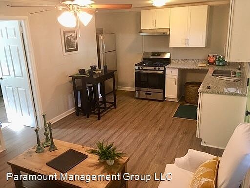 4th image of 1079 Bexley St #N