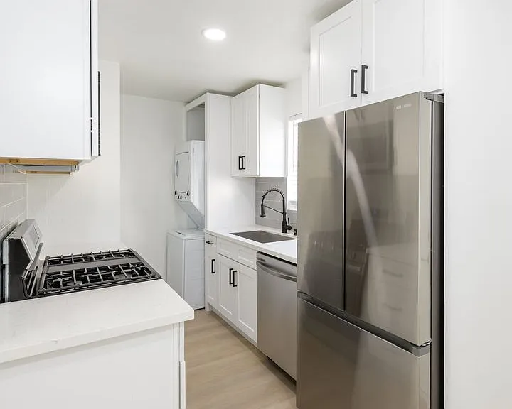 2265-71 Curlew St #425-431 — Photo 3