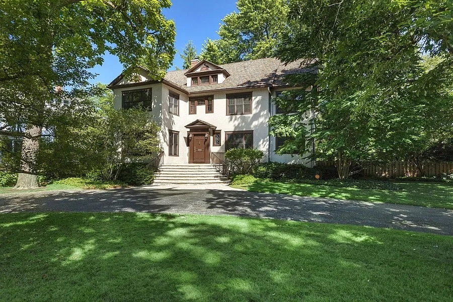 196 Scott Ave photo 1