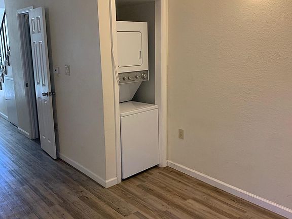 4th image of 140 Dolores Dr