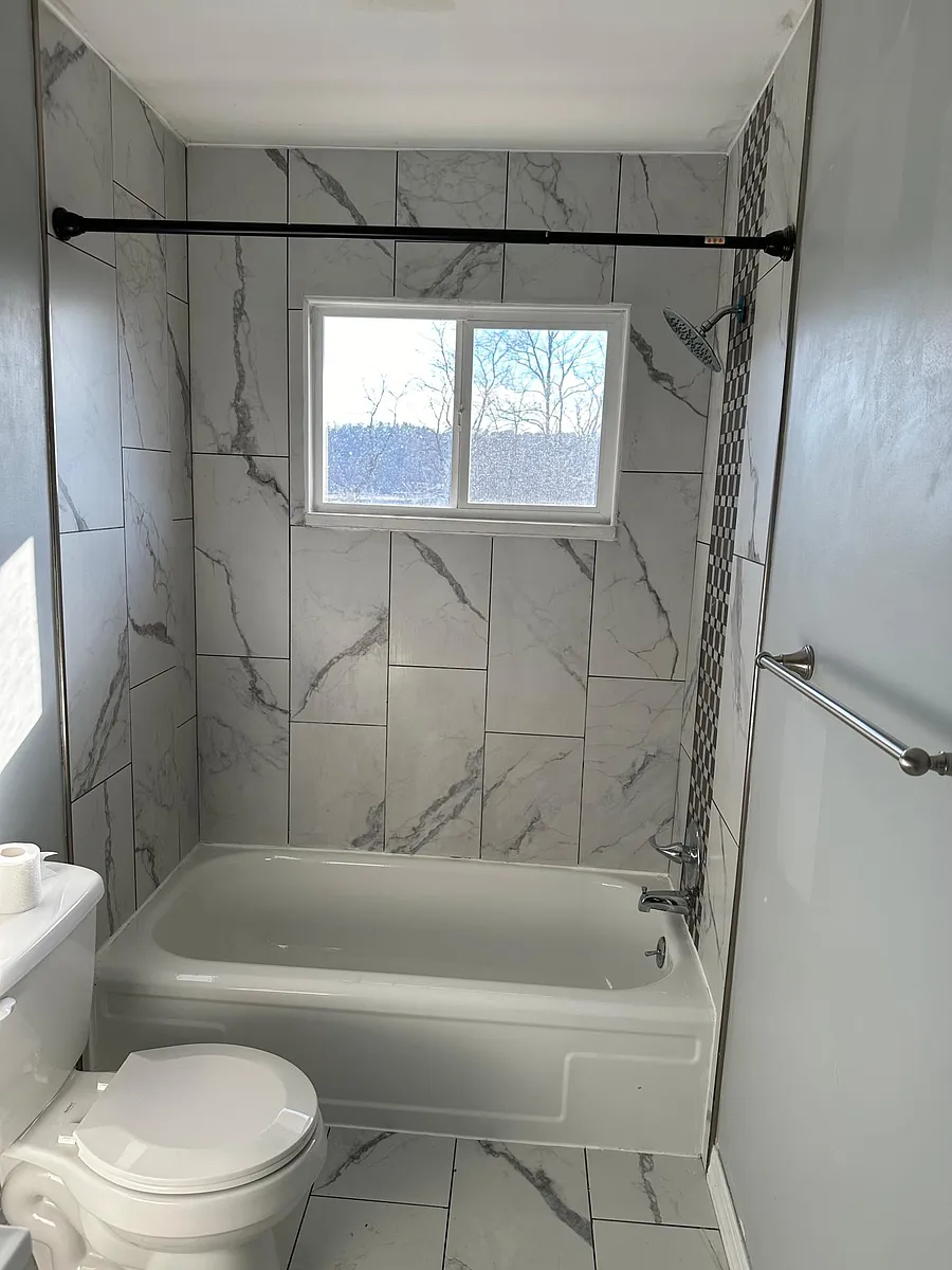 Tiled surround tub - 123 Rankin Blvd