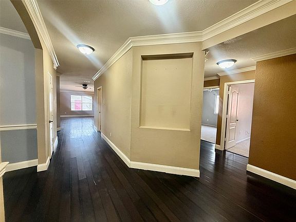 3rd image of 12820 Waynespur Ln