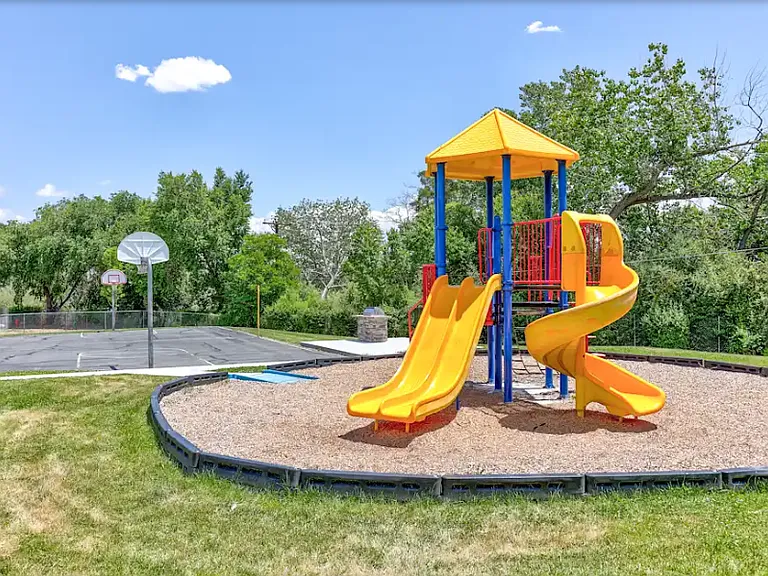 Sunset Ridge Apartments — Photo 5