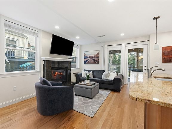 3rd image of 840 E 4th St APT 1