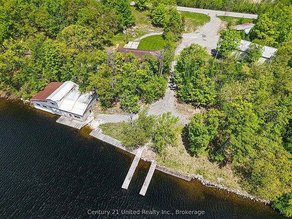 3rd image of 832 Northeys Bay Rd