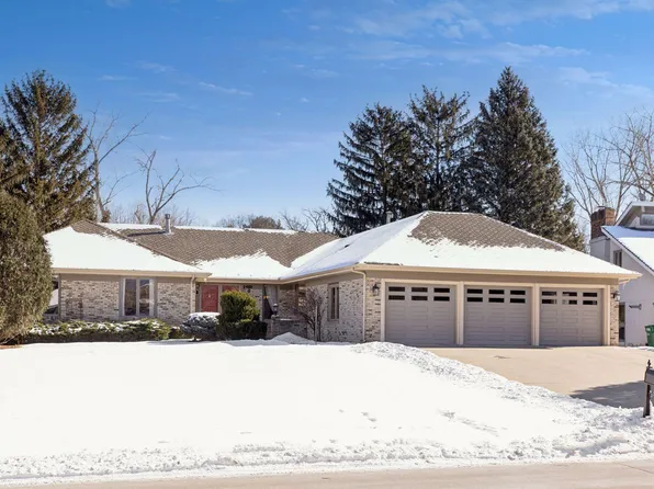 7509 Hyde Park Dr, Edina, MN 55439