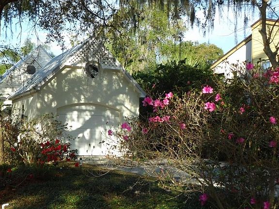 2nd image of 821 Huntington Ct
