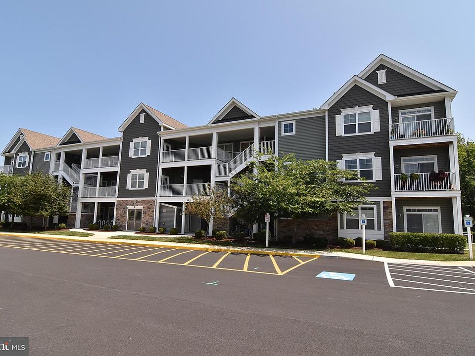 1st image of 37670 Exeter Dr Unit 4