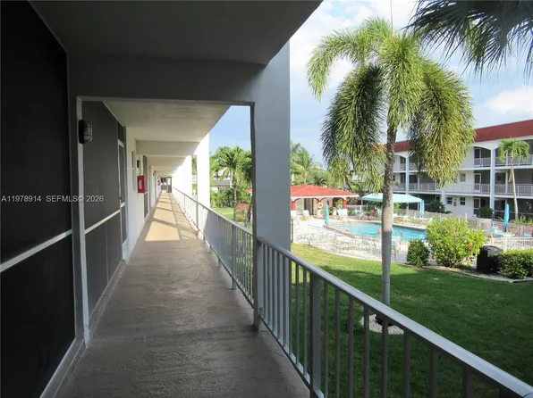 580 Egret Dr APT 216, Hallandale, FL 33009