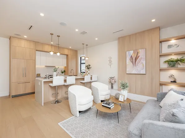 4828 Albert St #1, Burnaby, BC V5C 2H3