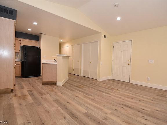3rd image of 5415 W Harmon Ave Unit 2083