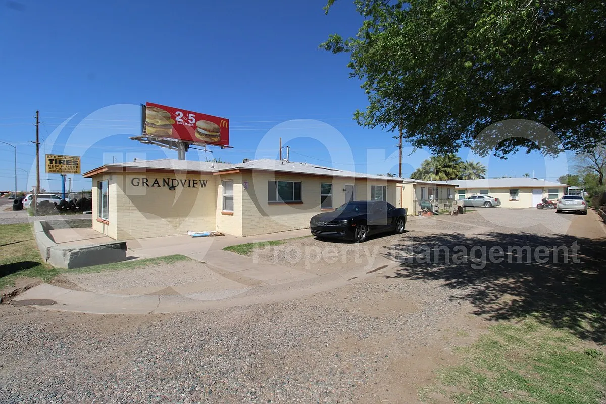 1 bed, 1.0 bath, 650 sqft, $799 — Photo 2