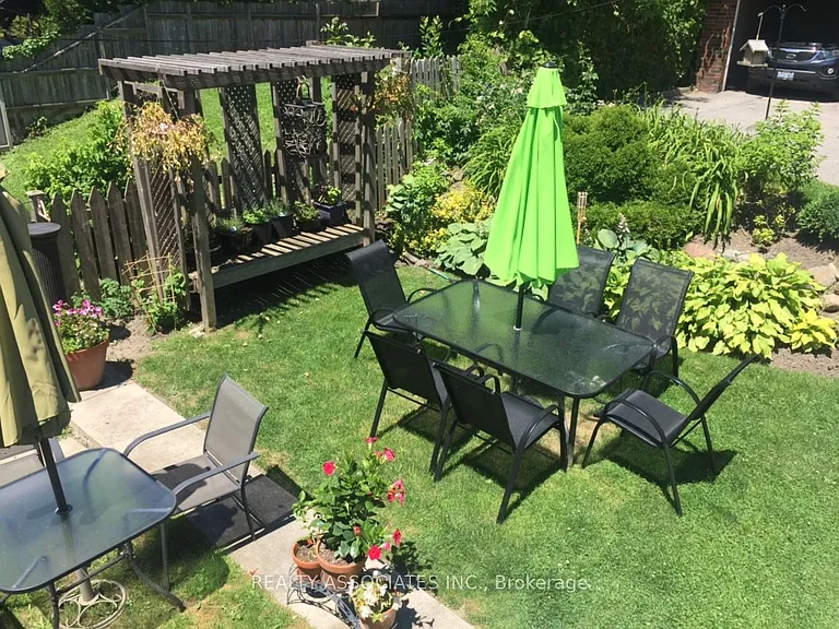 162 Millwood Rd — Photo 14