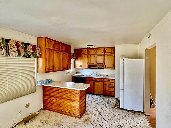 3rd image of 3520 Harvest Ave