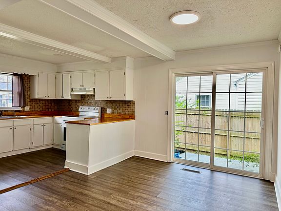 3rd image of 4904 Cameron Ln