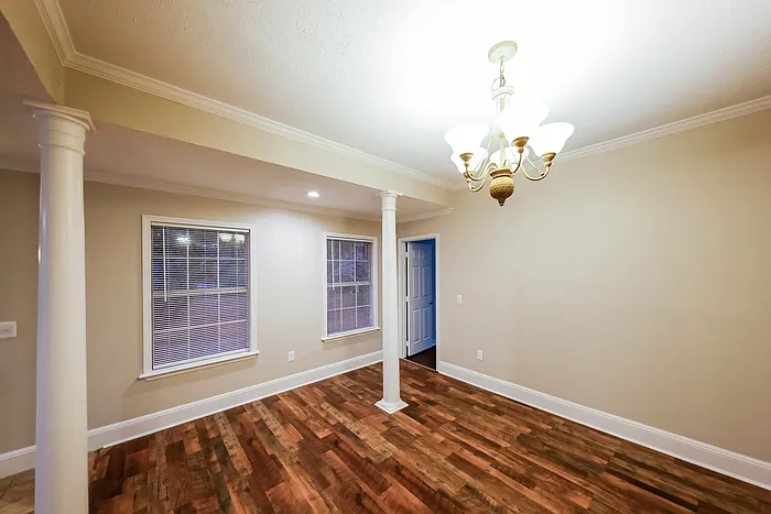 3 bed, 2.0 bath, 1915 sqft, $2,145 — Photo 3