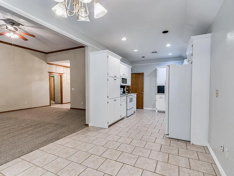 613 Katelyn Ln — Photo 34