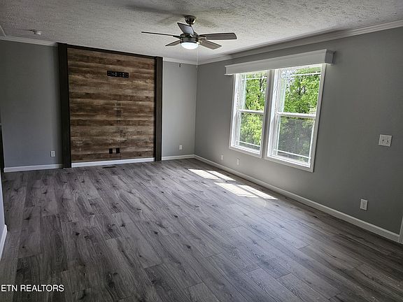 4th image of 984 Dalton Rd