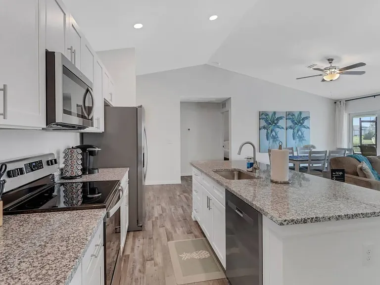 1210 NE 19th Pl — Photo 9