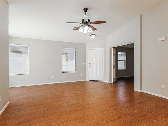 5th image of 410 E Daniella Dr