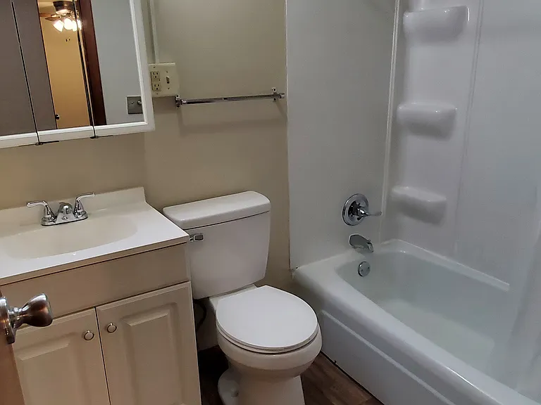 Ellis Apartments — Photo 14