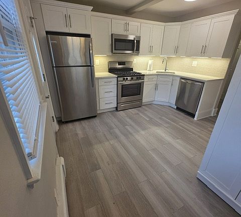 3rd image of 142-144 N Broadway #1