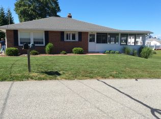 4 Rockwell St, Niantic, CT 06357