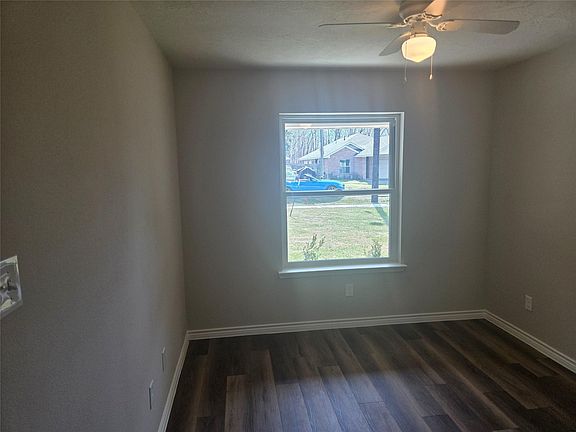 4th image of 9827 Pelsey St