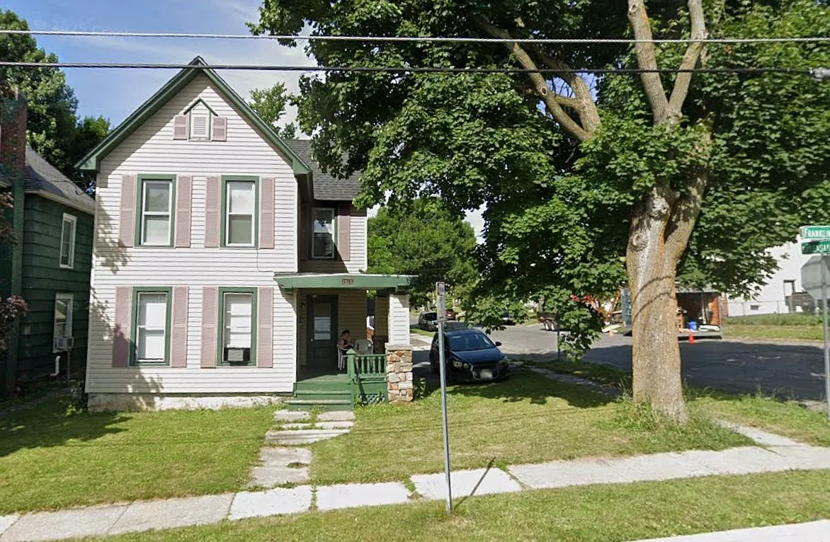 2 bed, 1.0 bath, 1607 sqft, $1,200 — Photo 1