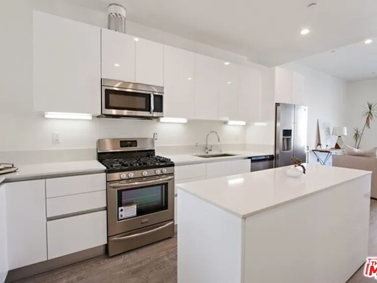1040 S Mariposa Ave #F101 — Photo 3