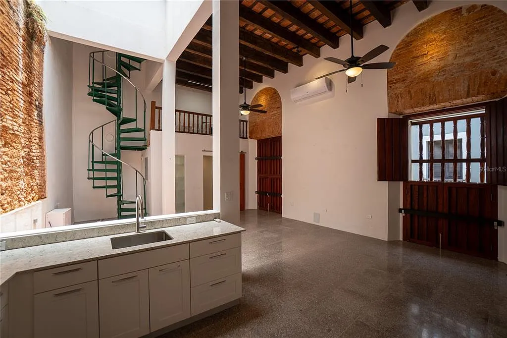 1 bed, 1.0 bath, $3,500 — Photo 2