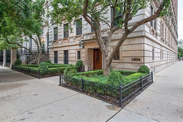 1st image of 1366 N Dearborn Pkwy #3C