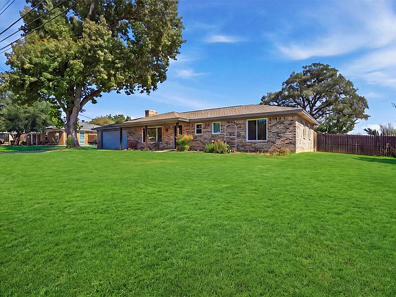 3rd image of 2609 Oaks Dr