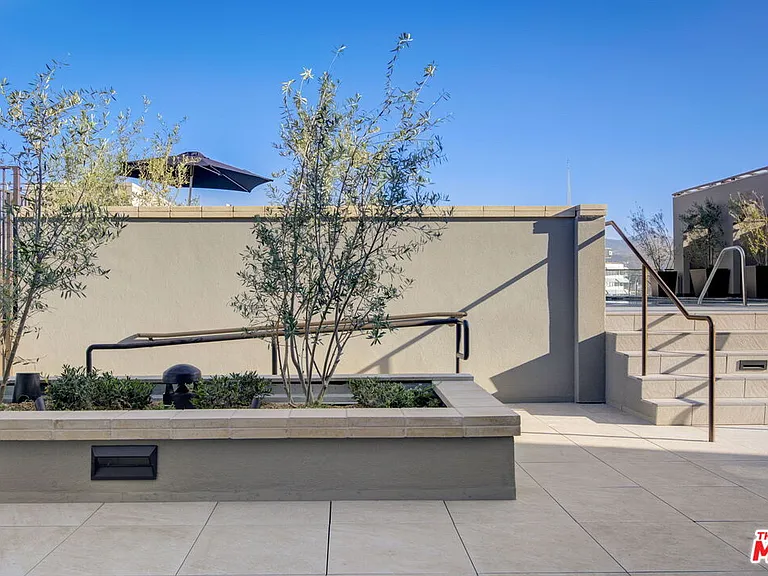 1645 N Vine St #706 — Photo 47